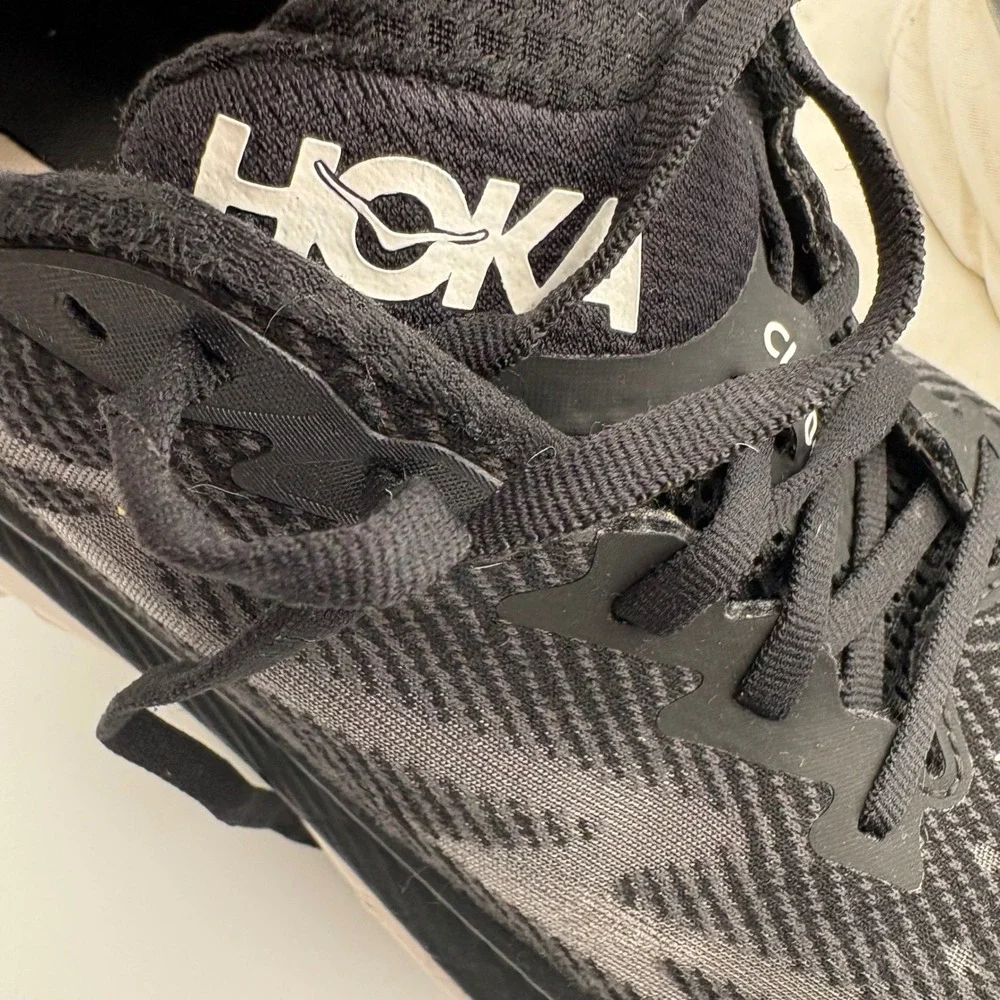 Hoka Clifton 9 Running Shoes Mens 10D Black White 1127895 Athletic Trainers